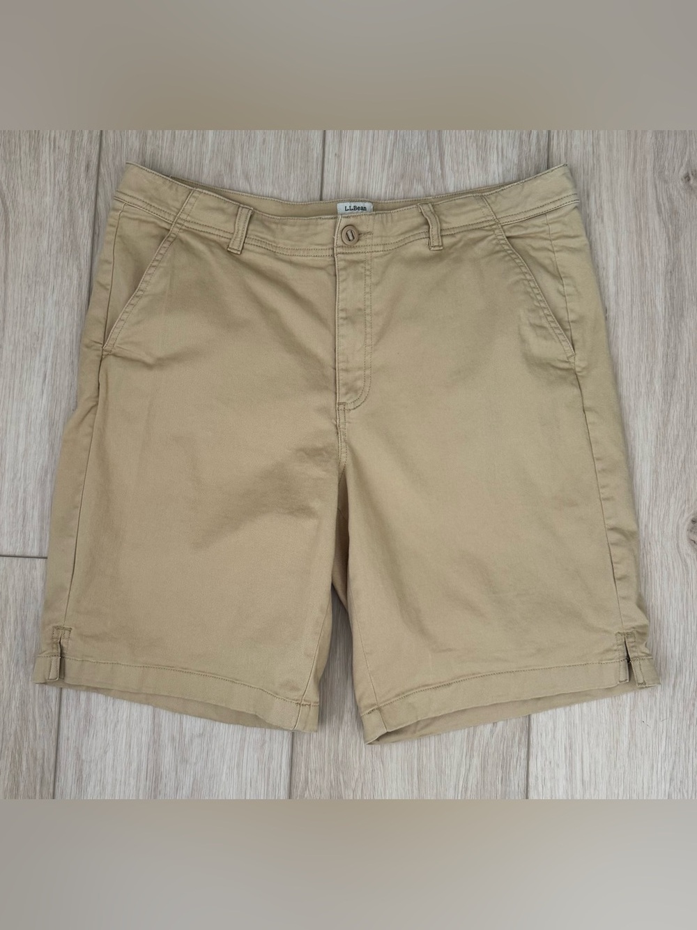 L.L.Beam Favorite Fit size 14 women’s khaki beige chino flat front shorts 9”